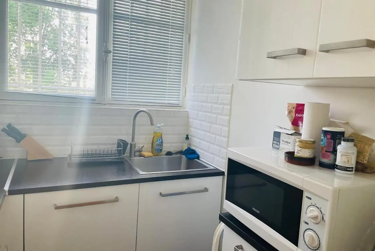 Beautiful 1 Bedroom Apartment Next To Roland Paris