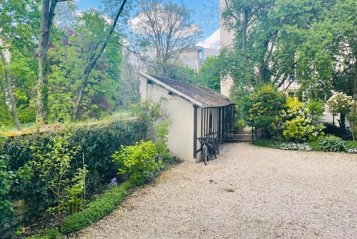 Beautiful 1 Bedroom Apartment Next To Roland Paris