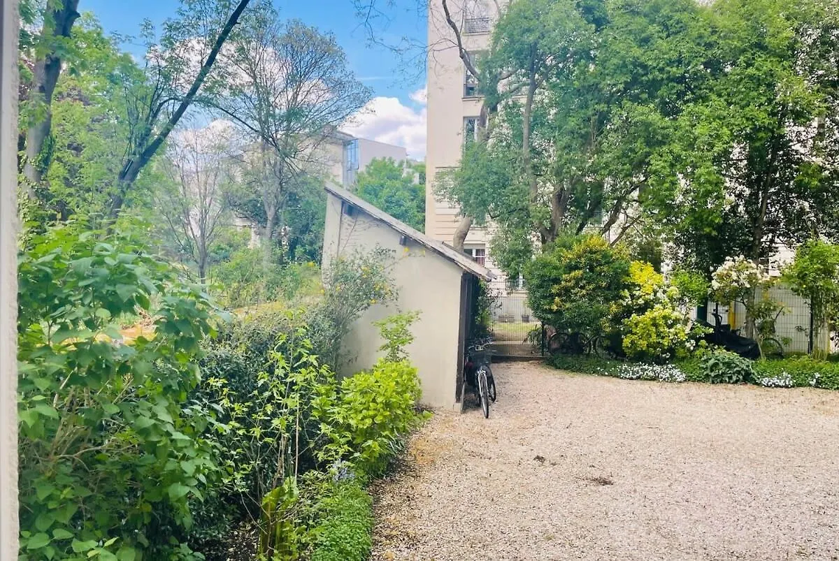 Beautiful 1 Bedroom Apartment Next To Roland Paris